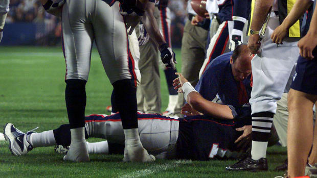 drew-bledsoe-hit-injury-tom-brady-mo-lewis.jpg